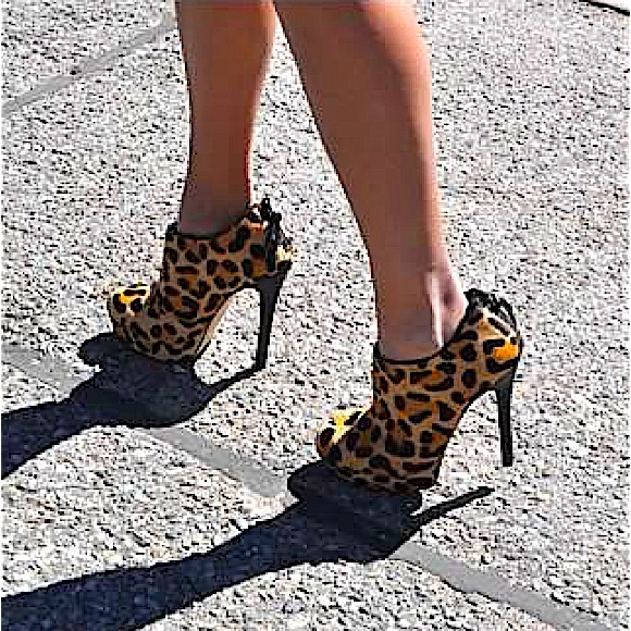 HOUSE OF HARLOW 1960 Animal Print Ankle Boots - Picture 4 of 8